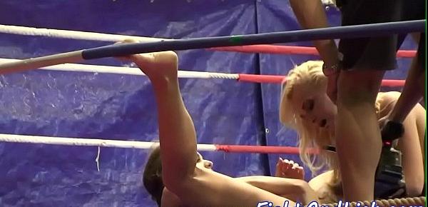  Amateur lesbians scissoring in a boxing ring